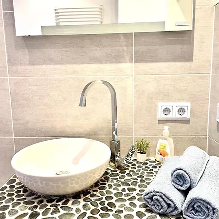Apartament N-ferienwohnung Naehe U-bahn Fuer 4 Personen *